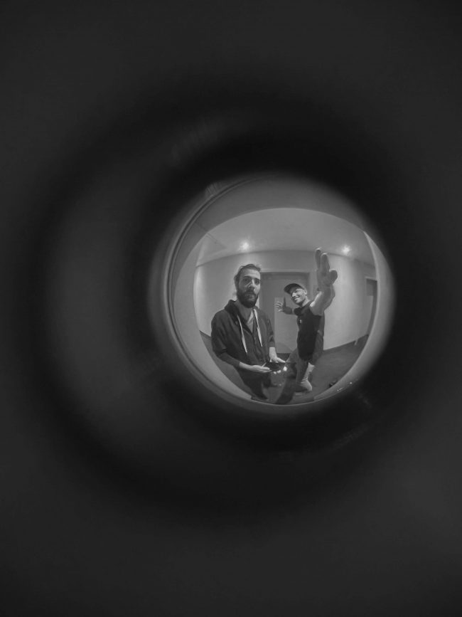 Making Of Aufnahmen vom Filmdreh für ACS Group. Blick durch den Türspion